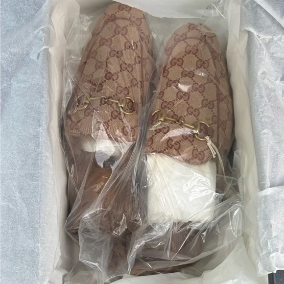 Gucci Brown and Tan Loafers with Gold Accents Gucci | Shoes | Gucci Brown Leather Loafers With Tassels And  main image 3